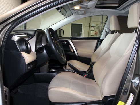 Used 2015 Toyota RAV4 XLE FWD image 8