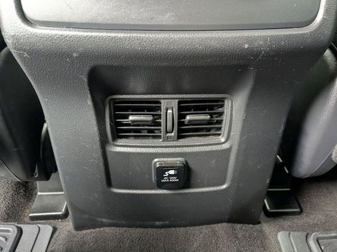 Used 2018 Nissan Titan SL w/ Chrome Package AWD/4WD image 18