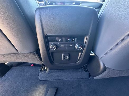 Used 2023 Buick Enclave Essence w/ Experience Buick Package FWD image 18