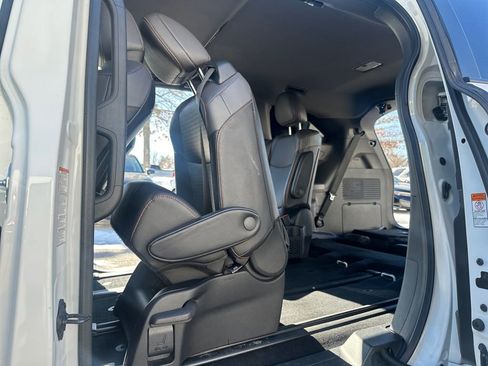 Used 2023 Toyota Sienna XSE image 27