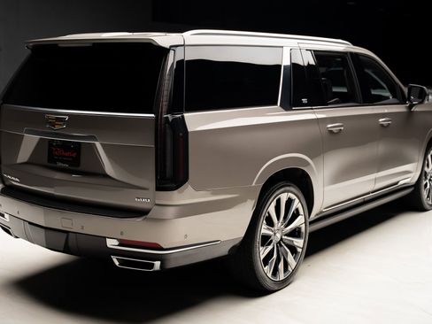 Used 2025 Cadillac Escalade ESV Premium Luxury Platinum AWD/4WD image 36