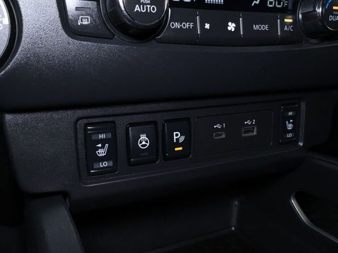 Used 2024 Nissan Frontier SV w/ SV Convenience Package image 30