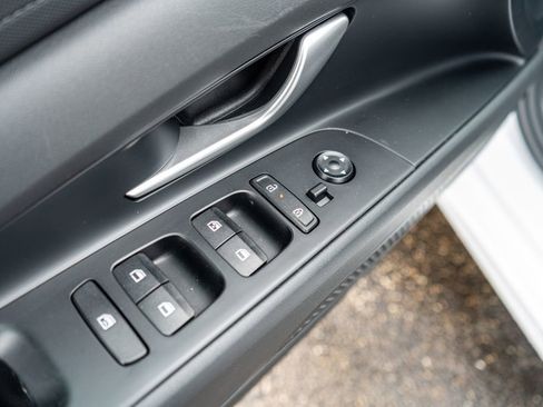 Certified 2025 Hyundai Elantra Blue image 19