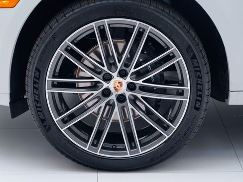 Used 2026 Porsche Macan AWD/4WD image 12