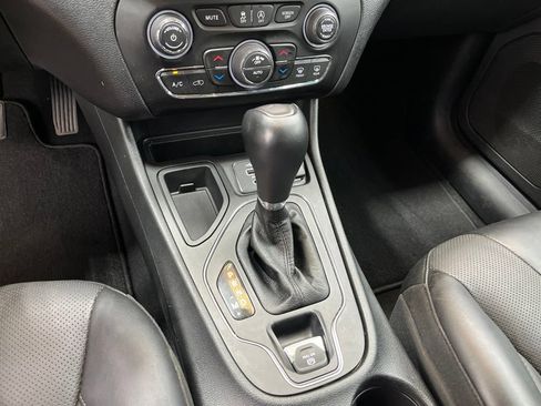 Used 2022 Jeep Cherokee Latitude Lux FWD image 25