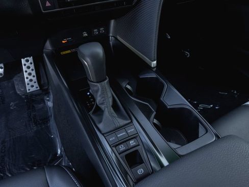 Certified 2025 Toyota Camry SE w/ Convenience Package FWD image 16