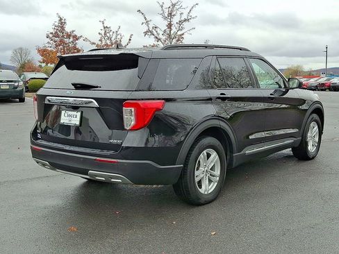 Used 2022 Ford Explorer XLT w/ Equipment Group 202A image 9
