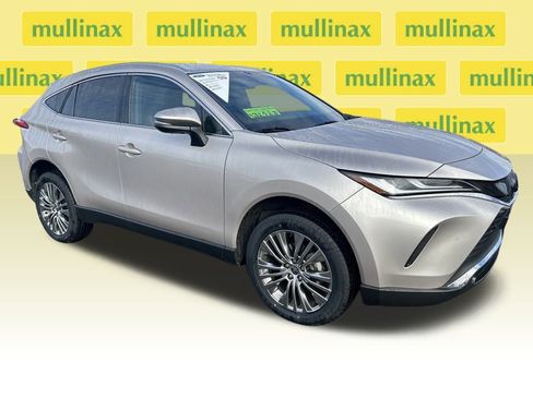 Used 2023 Toyota Venza XLE image 1