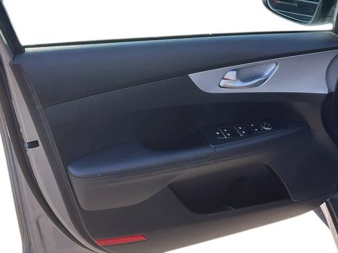 Used 2023 Kia Forte LXS image 9