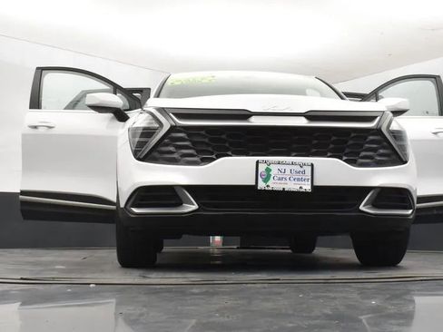 Used 2025 Kia Sportage LX image 11
