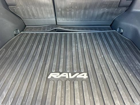 Used 2025 Toyota RAV4 XLE AWD/4WD image 18