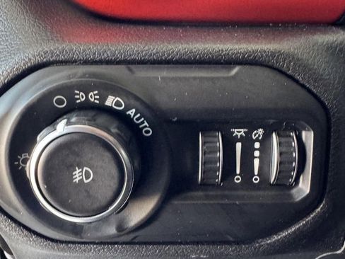 Used 2021 Jeep Wrangler Unlimited Rubicon AWD/4WD image 14