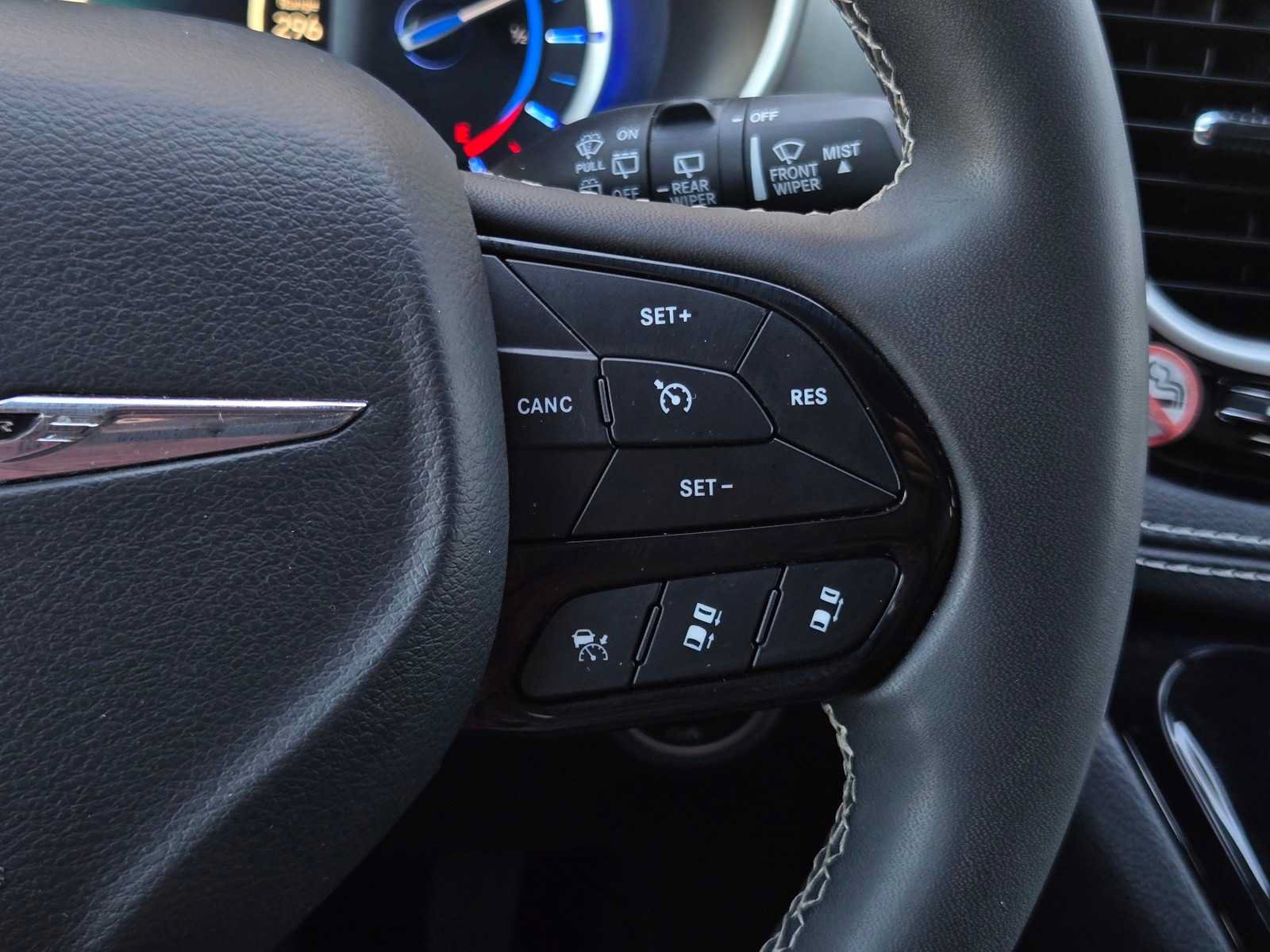 Used 2024 Chrysler Pacifica Limited FWD image 20
