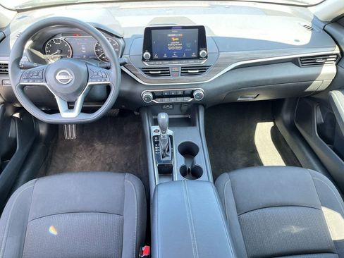 Used 2025 Nissan Altima 2.5 SV FWD image 25