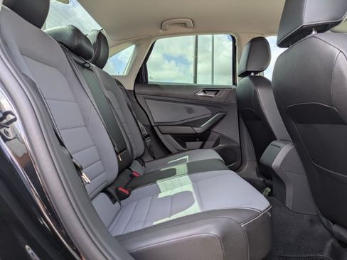 Used 2025 Volkswagen Jetta SE FWD image 19