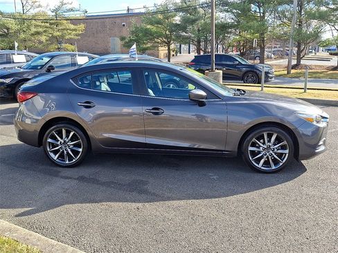 Used 2018 MAZDA MAZDA3 Touring image 4