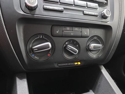 Used 2011 Volkswagen Jetta SE FWD image 20