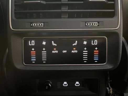 Used 2022 Audi Q8 Premium Plus AWD/4WD image 25
