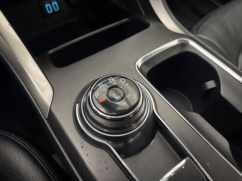 Used 2020 Ford Fusion SE image 29