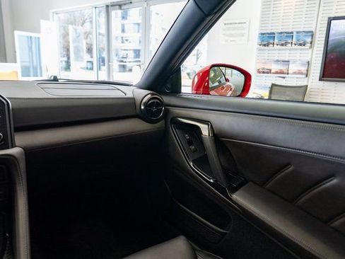 Used 2020 Nissan GT-R Premium w/ Premium Interior Package image 8