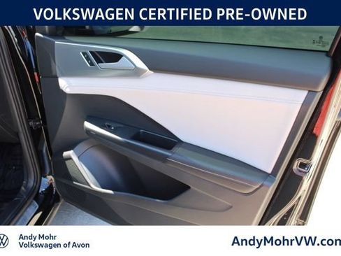 Used 2025 Volkswagen Taos SE w/ Panoramic Sunroof Package AWD/4WD image 22
