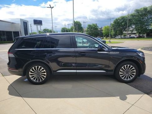 Certified 2023 Lincoln Aviator Reserve w/ Equipment Group 201A AWD/4WD image 2