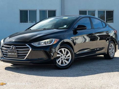 Used 2017 Hyundai Elantra SE image 1