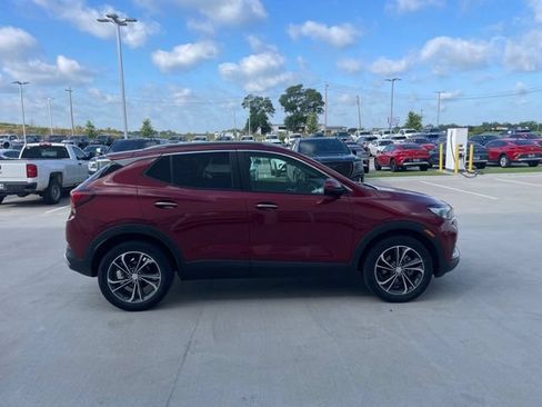 Used 2022 Buick Encore GX Select FWD image 2