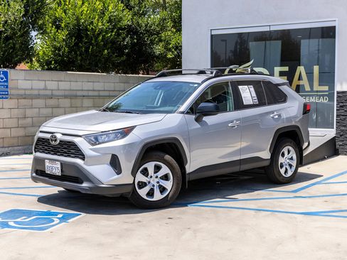 Used 2021 Toyota RAV4 LE w/ Carpet Mat Package (TMS) FWD image 5