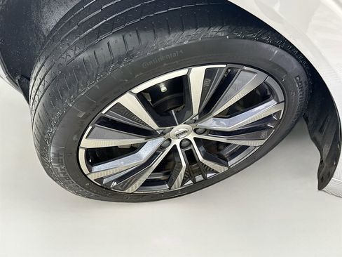 Used 2022 Volvo XC60 B5 Momentum w/ Advanced Package image 24