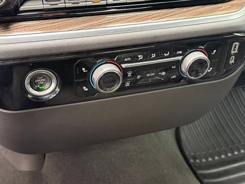 Used 2022 Chevrolet Silverado 1500 LT AWD/4WD image 19