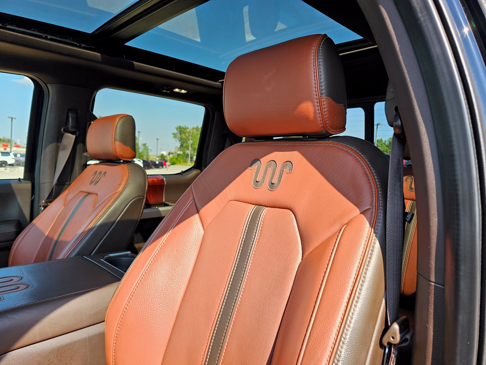 Used 2022 Ford F350 King Ranch w/ King Ranch Ultimate Package AWD/4WD image 16