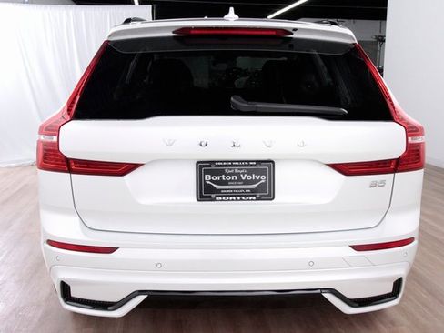 Certified 2025 Volvo XC60 B5 Plus image 5