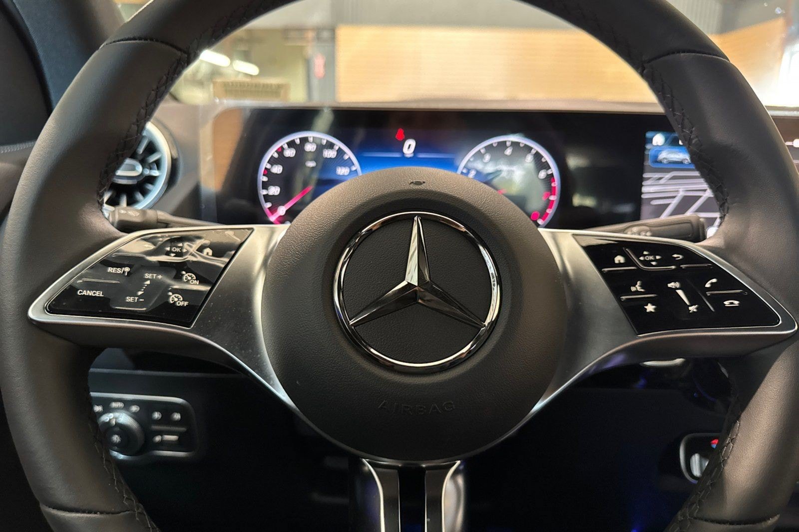 Used 2025 Mercedes-Benz GLA 250 image 30