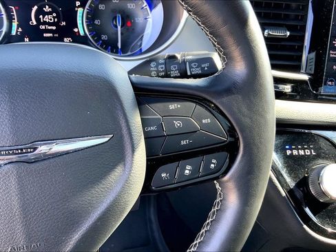 Used 2020 Chrysler Pacifica Touring-L Plus FWD image 19