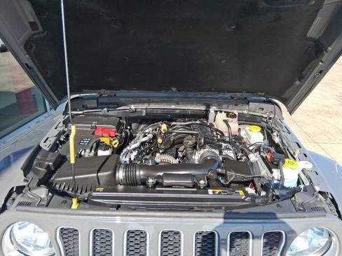 Used 2022 Jeep Wrangler Unlimited Sahara AWD/4WD image 5