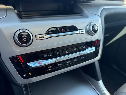 Used 2023 Ford Explorer XLT w/ Equipment Group 202A image 36