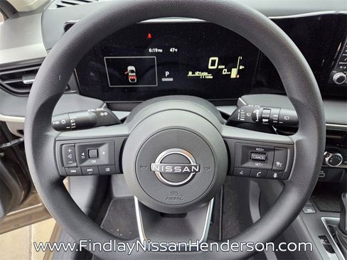 New 2025 Nissan Kicks S image 10