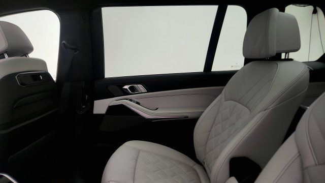 Used 2024 BMW X7 xDrive40i w/ Premium Package AWD/4WD image 45