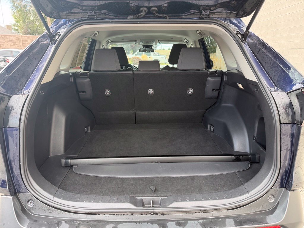 Used 2025 Toyota RAV4 XLE AWD/4WD image 28