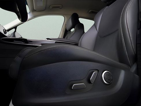 Used 2025 Genesis G70 3.3T Advanced w/ Sport Prestige Package image 26