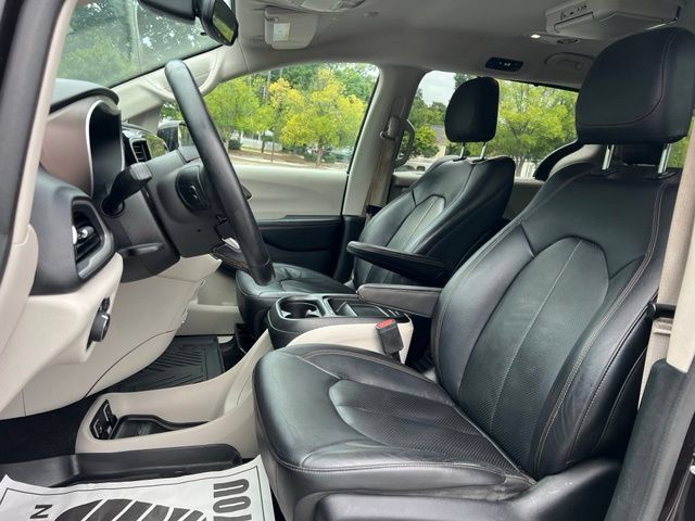Used 2018 Chrysler Pacifica Touring-L FWD image 12
