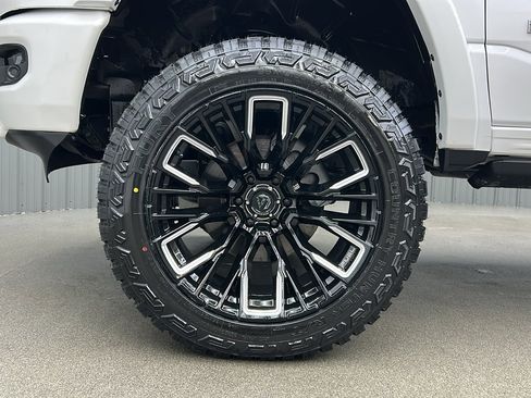 Used 2024 RAM 1500 Limited image 9