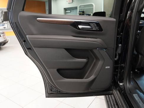 Used 2026 Chevrolet Tahoe High Country AWD/4WD image 17