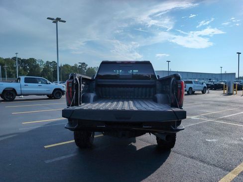 Used 2025 GMC Sierra 2500 AT4X AWD/4WD image 6