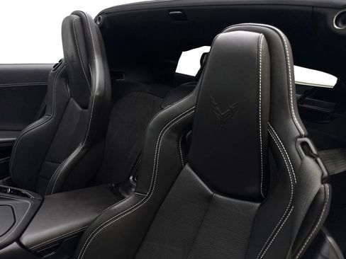 Used 2021 Chevrolet Corvette Stingray Coupe w/ Z51 Performance Package RWD image 32