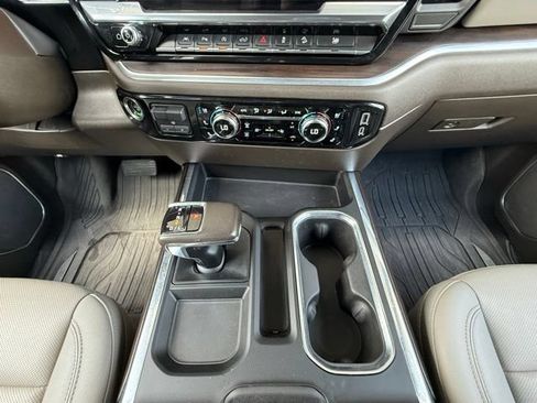Used 2022 GMC Sierra 1500 SLT w/ SLT Premium Package AWD/4WD image 26