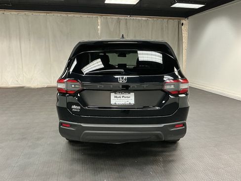 Used 2023 Honda Pilot LX image 4
