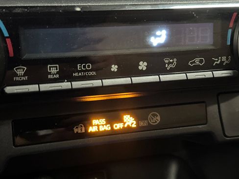 Certified 2025 Toyota RAV4 XLE AWD/4WD image 32