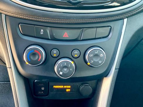 Used 2019 Chevrolet Trax LT FWD image 34